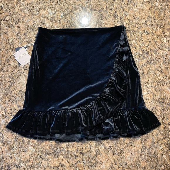 Forever 21 Dresses & Skirts - NEW Forever 21 Velvet Black Skirt Size Large